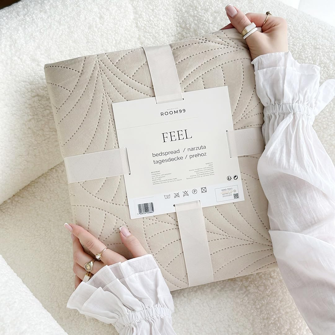 Cuvertura Feel Elegant, ROOM99 ,   Culoare Crem, 240 A  260 cm, Stil Quilt, Velur Catifelat